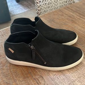 Ecco Women’s Soft 7 slip on side zip sneaker